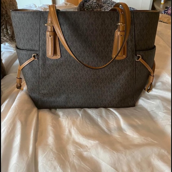 ISO This Michael Kors Bag - Picture 2 of 4